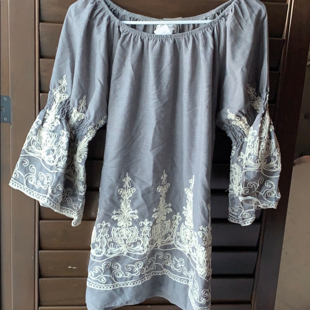 Flowy, shirt.